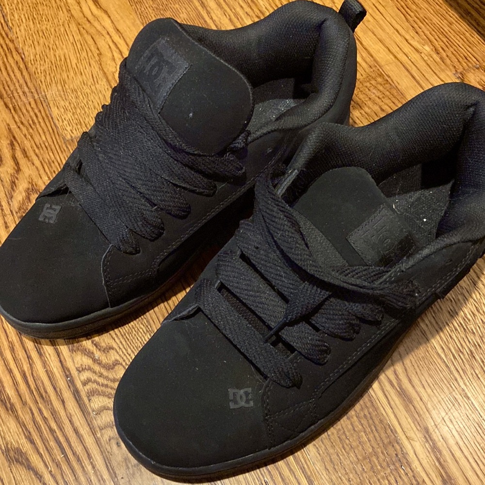 Mens size 13 DC shoes all black